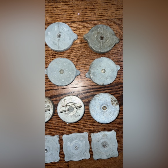Vintage radiator caps - Picture 4 of 8